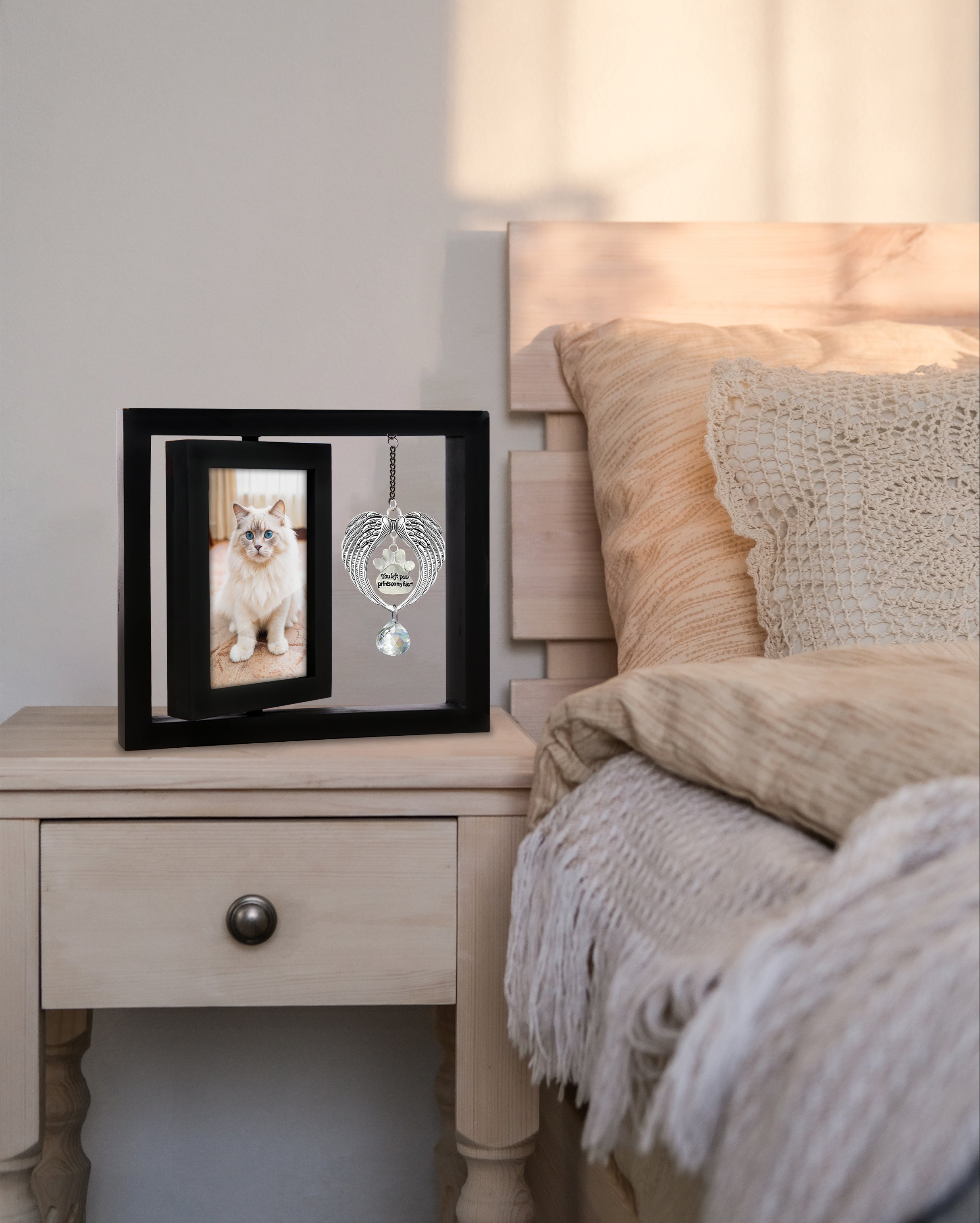Pet Memorial Picture Frame with Angel Wings